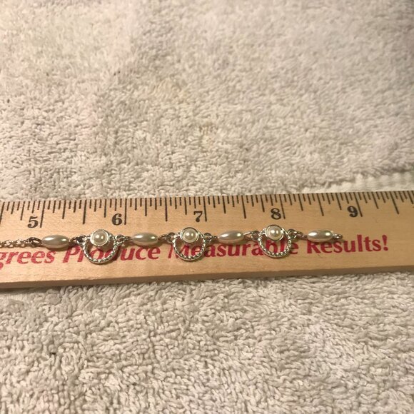 Avon Merryl 3 Piece Gift Set - Silver & Pearl Necklace Bracelet & Earrings - Picture 14 of 16